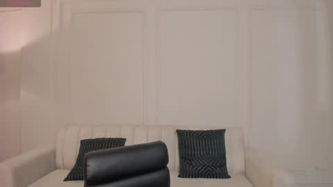 Snapshot of leahnovac chatting on 12.05.25 leahnovac online show from 12.05.25