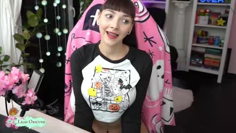 Leah online show from 10.04.25