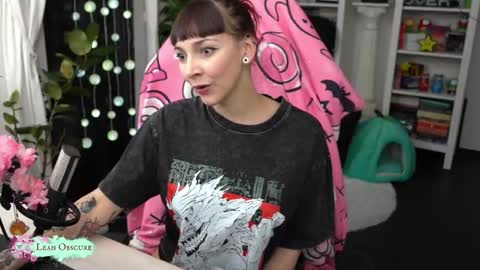 Leah online show from 11.21.25