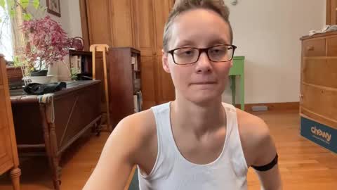 Snapshot of leahwilde chatting on 02.13.25 Lee online show from 02.13.25