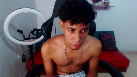 Snapshot of leam_1 chatting on 11.13.25 leam_1 online show from 11.13.25