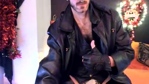 Snapshot of leatherdude69 chatting on 02.12.25 leatherdude69 online show from 02.12.25