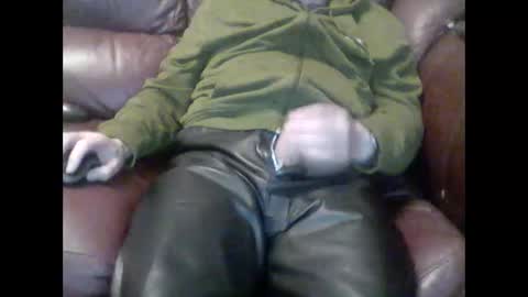 Snapshot of leatherpants68 chatting on 10.10.25 leatherpants68 online show from 10.10.25