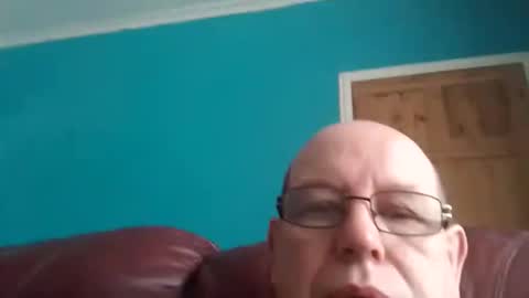 Snapshot of leatherpants68 chatting on 10.17.25 leatherpants68 online show from 10.17.25