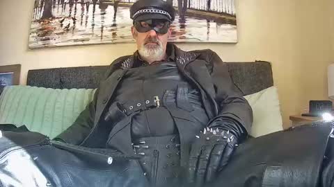 Snapshot of leathertease chatting on 03.11.25 master or sir online show from 03.11.25