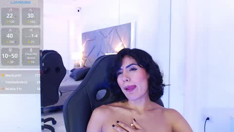 Snapshot of leethompson_ chatting on 01.29.25 Leet  online show from 01.29.25