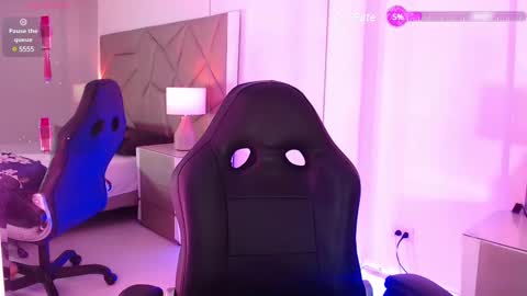 Snapshot of leethompson_ chatting on 02.19.25 Leet  online show from 02.19.25