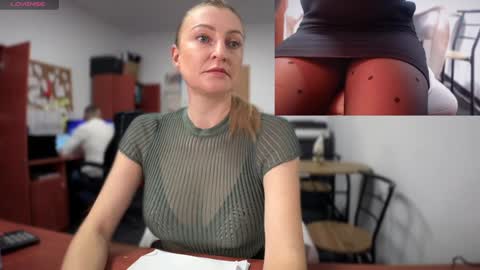 Snapshot of legsl0ng chatting on 12.13.24 LegsLONG online show from 12.13.24