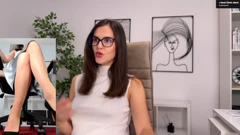 Elle  online show from 11.17.25