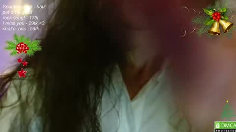 Snapshot of leia_bell chatting on 12.07.24 hey Im Leia and I love rock online show from 12.07.24