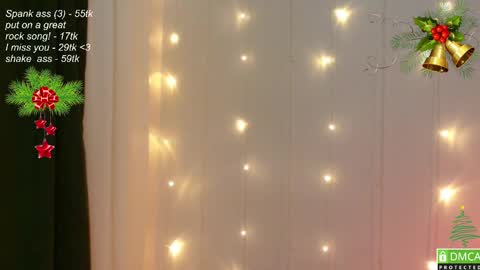 Snapshot of leia_bell chatting on 12.15.24 hey Im Leia and I love rock online show from 12.15.24