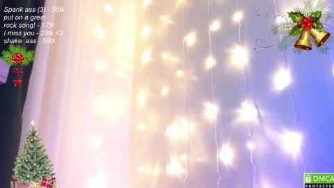 Snapshot of leia_bell chatting on 12.24.24 hey Im Leia and I love rock online show from 12.24.24