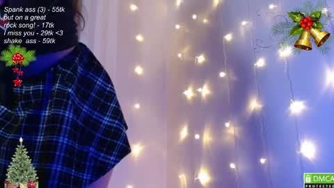 Snapshot of leia_bell chatting on 01.05.25 hey Im Leia and I love rock online show from 01.05.25