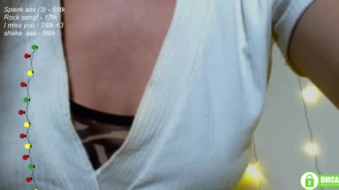 Snapshot of leia_bell chatting on 01.19.25 hey Im Leia and I love rock online show from 01.19.25