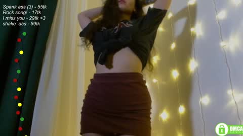 Snapshot of leia_bell chatting on 02.15.25 hey Im Leia and I love rock online show from 02.15.25