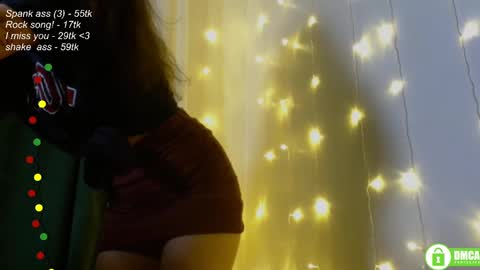 Snapshot of leia_bell chatting on 02.23.25 hey Im Leia and I love rock online show from 02.23.25