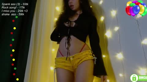 Snapshot of leia_bell chatting on 02.28.25 hey Im Leia and I love rock online show from 02.28.25