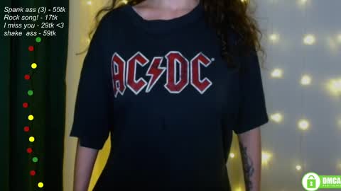 Snapshot of leia_bell chatting on 03.01.25 hey Im Leia and I love rock online show from 03.01.25