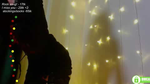 Snapshot of leia_bell chatting on 09.26.25 hey Im Leia and I love rock online show from 09.26.25