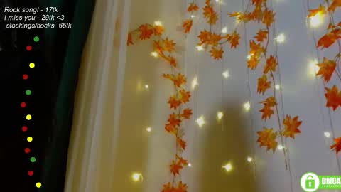 Snapshot of leia_bell chatting on 10.11.25 hey Im Leia and I love rock online show from 10.11.25