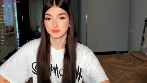 Snapshot of leila_4ever chatting on 12.06.24 Leila online show from 12.06.24