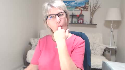 Leila Kinky online show from 10.28.25