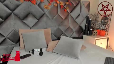 Snapshot of leizathompson chatting on 10.07.25 Leizathompson online show from 10.07.25