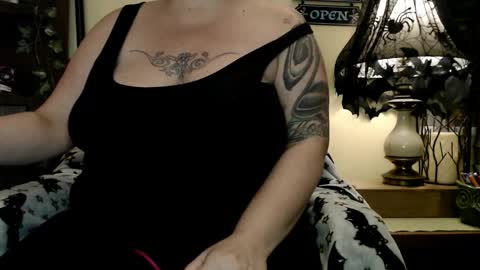 Snapshot of leluluvsyou chatting on 03.05.25 Lelu Fallas online show from 03.05.25