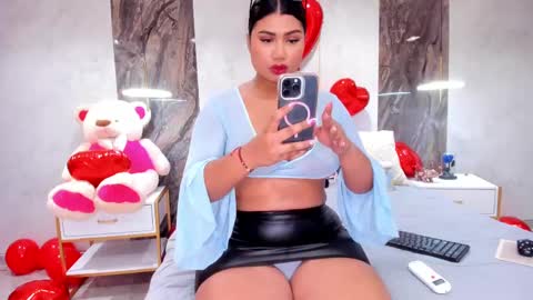 Snapshot of lenathompson chatting on 02.21.25 Lenathompson online show from 02.21.25