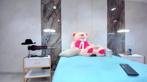 Snapshot of lenathompson chatting on 02.28.25 Lenathompson online show from 02.28.25