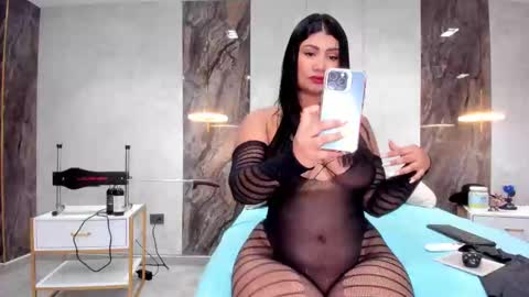 Snapshot of lenathompson chatting on 03.01.25 Lenathompson online show from 03.01.25