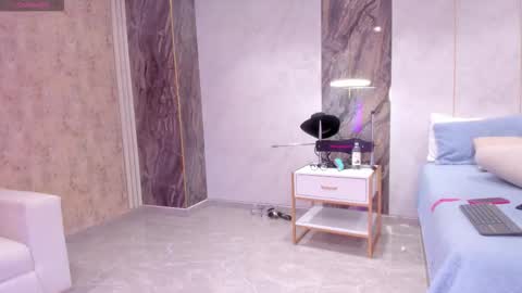 Snapshot of lenathompson chatting on 12.05.25 Lenathompson online show from 12.05.25