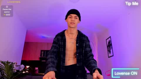 Snapshot of lennercollins_ chatting on 02.19.25 Lenner INDEPENDENT MODEL online show from 02.19.25