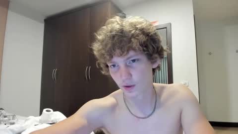 leo_wildd online show from 10.11.25