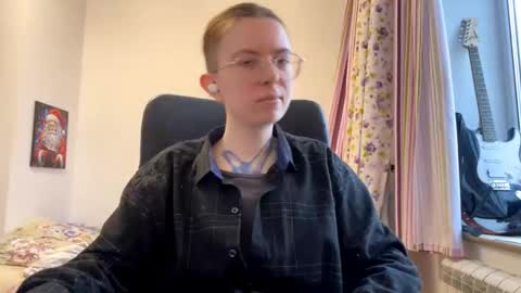 Snapshot of leomagreenfeld chatting on 11.22.25 Sophia online show from 11.22.25