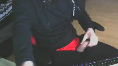 Snapshot of leon_97 chatting on 10.06.25 Lele 97 online show from 10.06.25