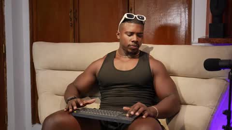 Snapshot of leonardo_jones1 chatting on 09.17.25 Leandro jones online show from 09.17.25