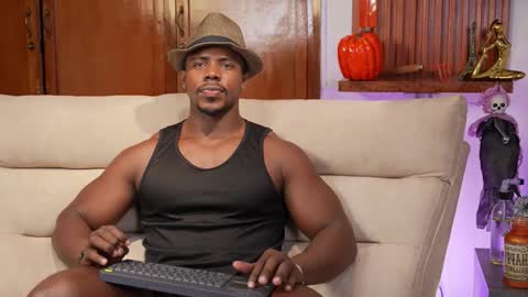 Snapshot of leonardo_jones1 chatting on 09.23.25 Leandro jones online show from 09.23.25