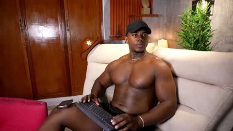 Snapshot of leonardo_jones1 chatting on 10.15.25 Leandro jones online show from 10.15.25