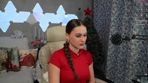 Snapshot of lesliekorfs chatting on 12.12.24 LeslieKorfs online show from 12.12.24