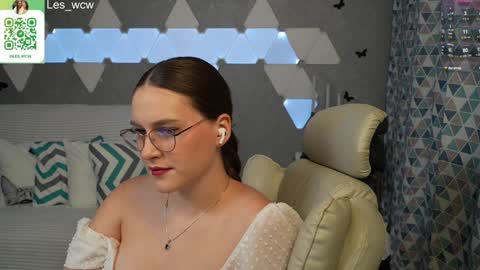 Snapshot of lesliekorfs chatting on 02.01.25 LeslieKorfs online show from 02.01.25