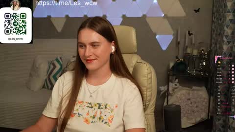 Snapshot of lesliekorfs chatting on 10.23.25 LeslieKorfs online show from 10.23.25