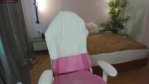 Lesya  online show from 10.31.25