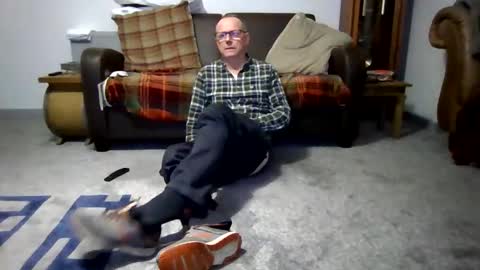 Snapshot of letmestrip chatting on 11.13.25 paul online show from 11.13.25