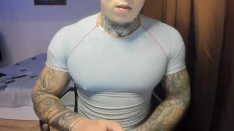 Snapshot of lewis_muscleee chatting on 11.30.25 blablablack online show from 11.30.25