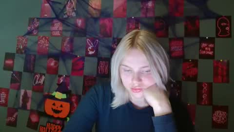 Leyla online show from 10.18.25