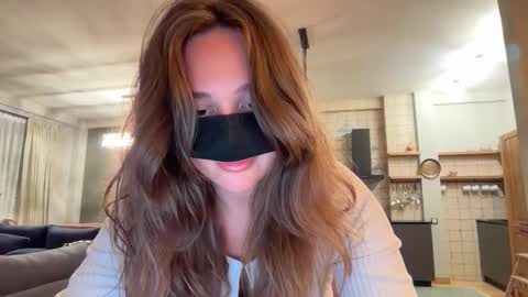 Snapshot of leyla_on_sport chatting on 09.11.25 Leyla online show from 09.11.25