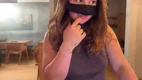 Snapshot of leyla_on_sport chatting on 10.25.25 Leyla online show from 10.25.25