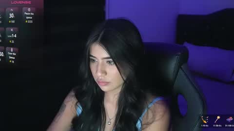 Snapshot of leyla_sans chatting on 11.20.25 Leyla online show from 11.20.25