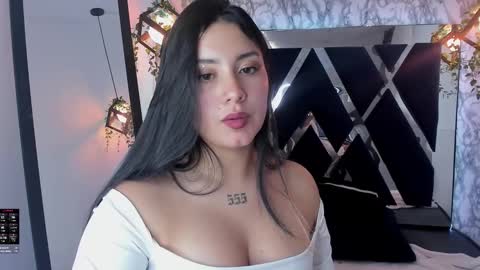 Snapshot of lia_14_ chatting on 12.31.24 Lia online show from 12.31.24